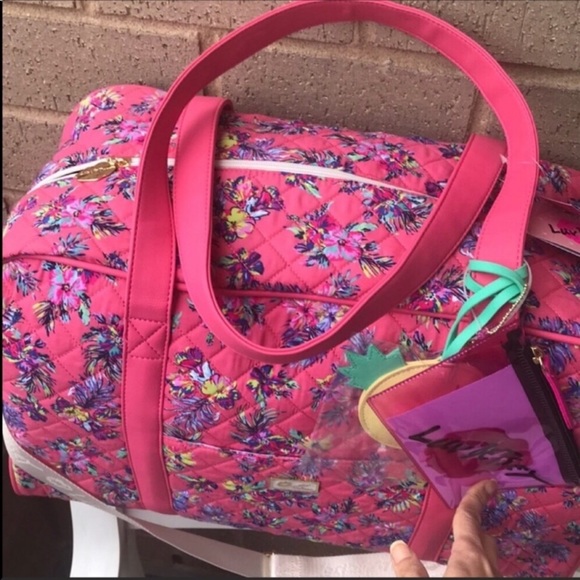 Betsey Johnson floral print travel bag❗️sold❗️ - Picture 2 of 7